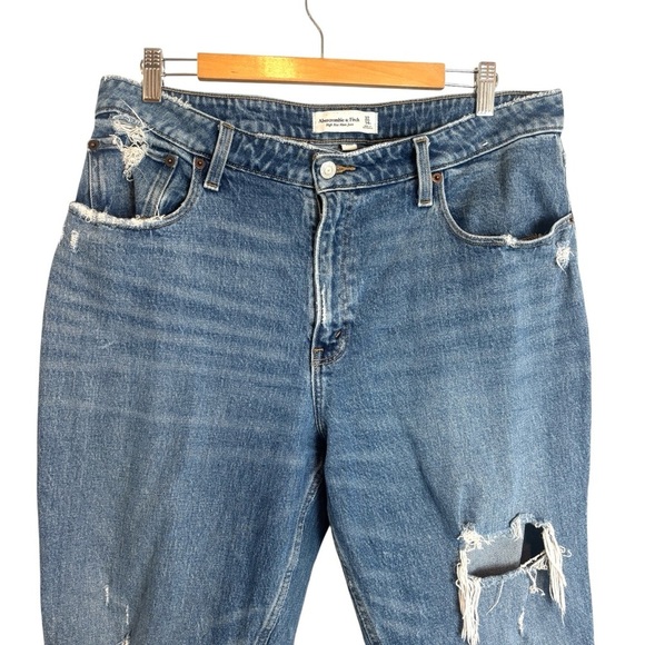 Abercrombie & Fitch Curve Love High Rise Mom Jean Distressed  Cropped Size 14 - Picture 4 of 7
